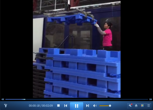 川字托盤生產(chǎn)現(xiàn)場